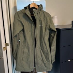 Columbia Omnitech raincoat, green, size M.